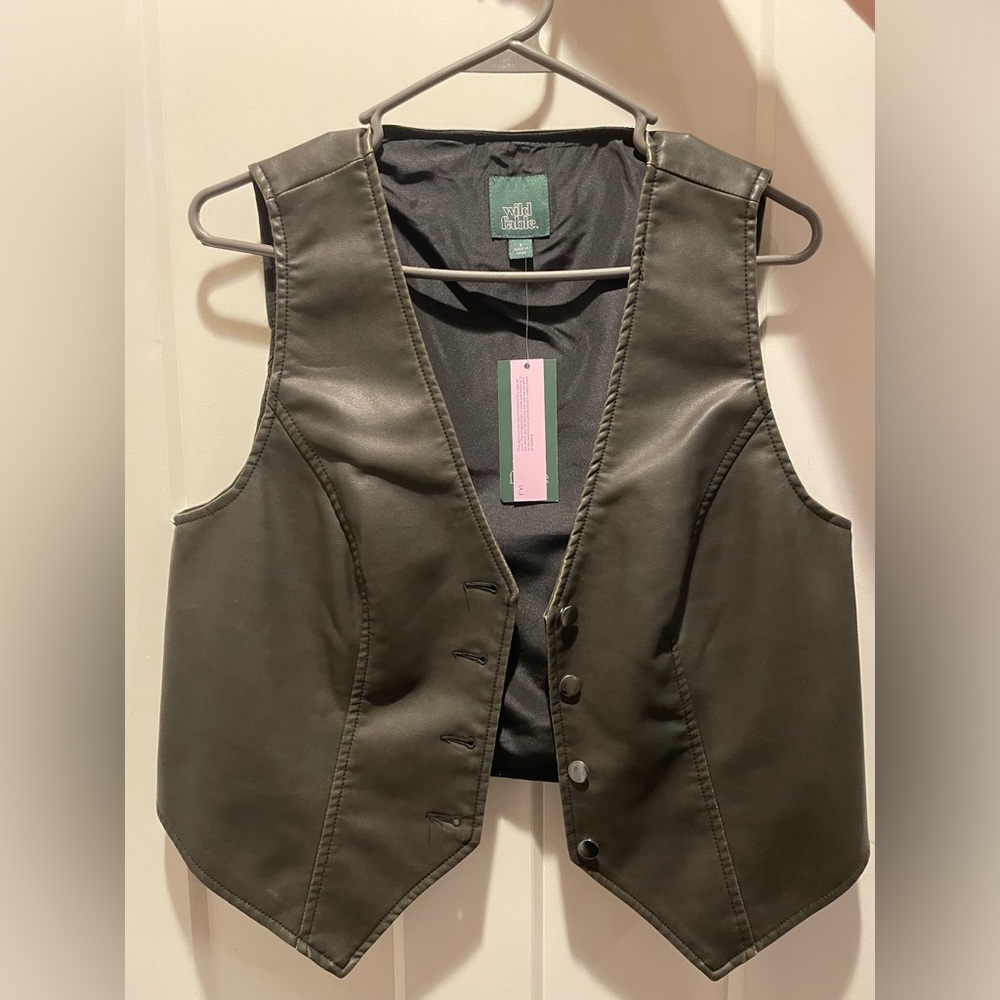 BNWT Wild Fable Vest ( Target )